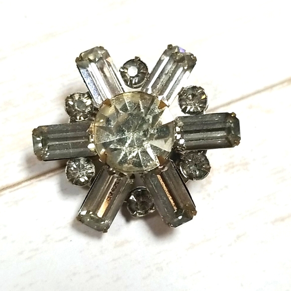 Vintage 1950s Rhinestone Silver Tone Star Brooch - Picture 2 of 11